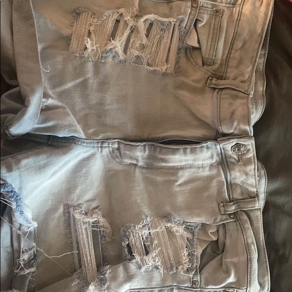 Shorts and shirt come together unless you want to make a offer - Picture 2 of 3